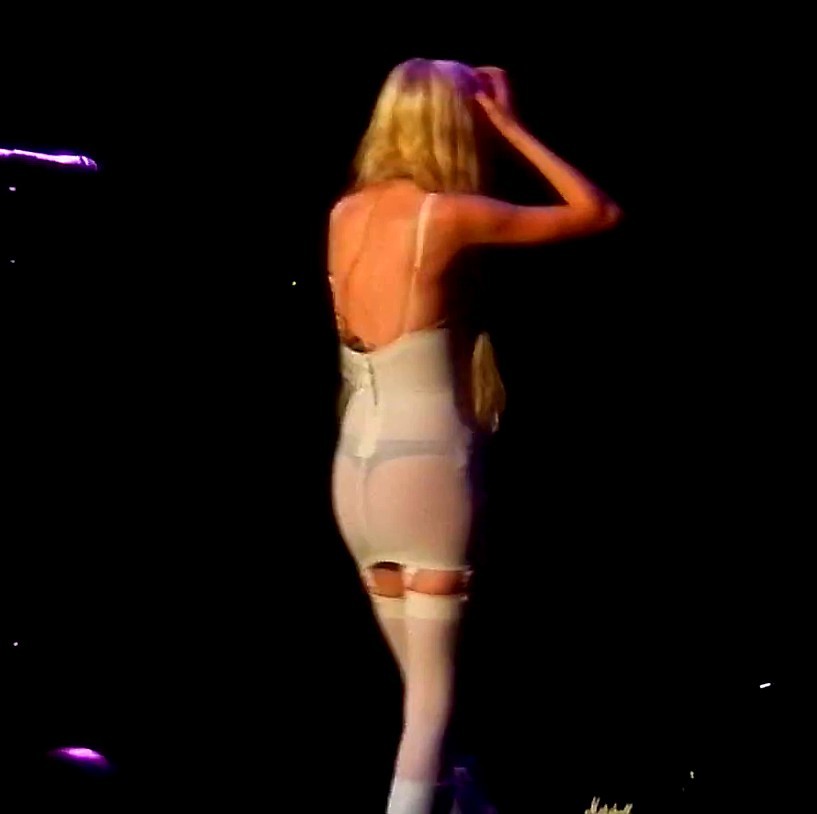 Taylor Momsen Xxx - Taylor Momsen shows her ass on stage - Celeb Jihad Celebrity Porn