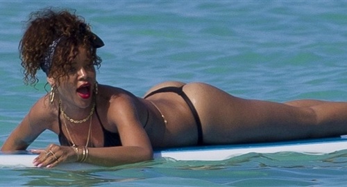 500px x 270px - Ebone: Rihanna showing her huge brunette ass on the beach - Celeb Jihad Celebrity  Porn
